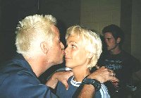 Blonde bloke kisses Patricia Zentelli